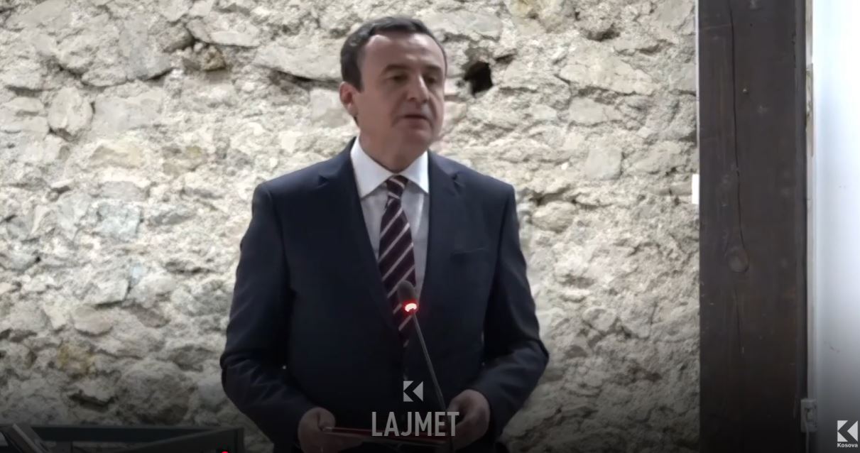 Kurti fyen rivalët, dikur “hajvanë”, tash edhe “patriarkalë” (VIDEO)