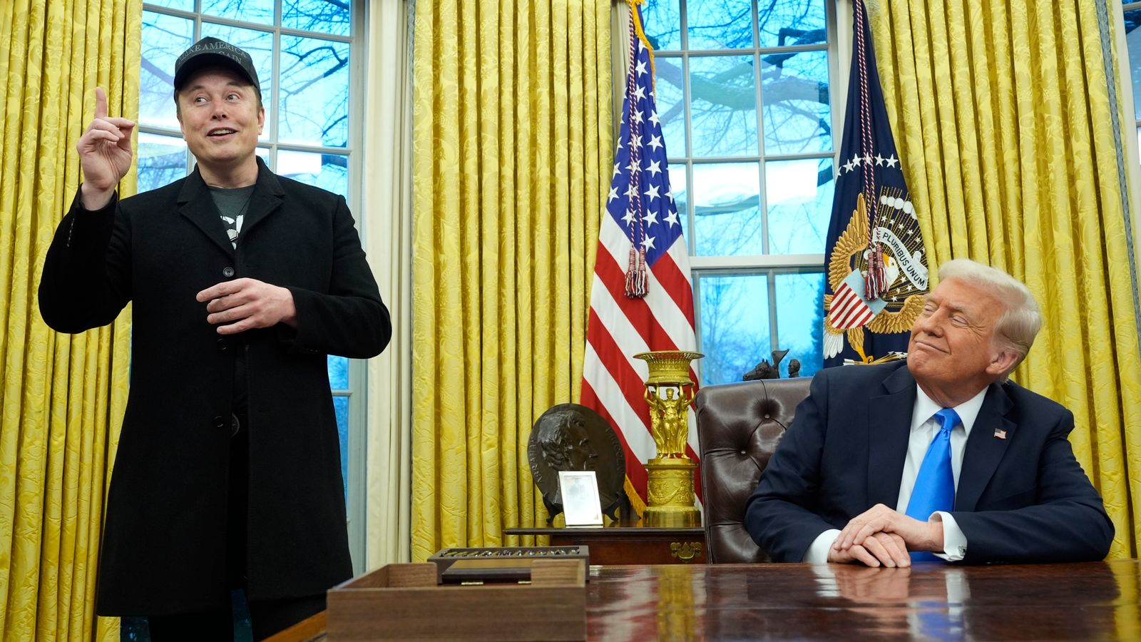 Trumpi pret Elon Musk në Zyrën Ovale, ndërsa shefi i Teslës largohet nga roli qeveritar