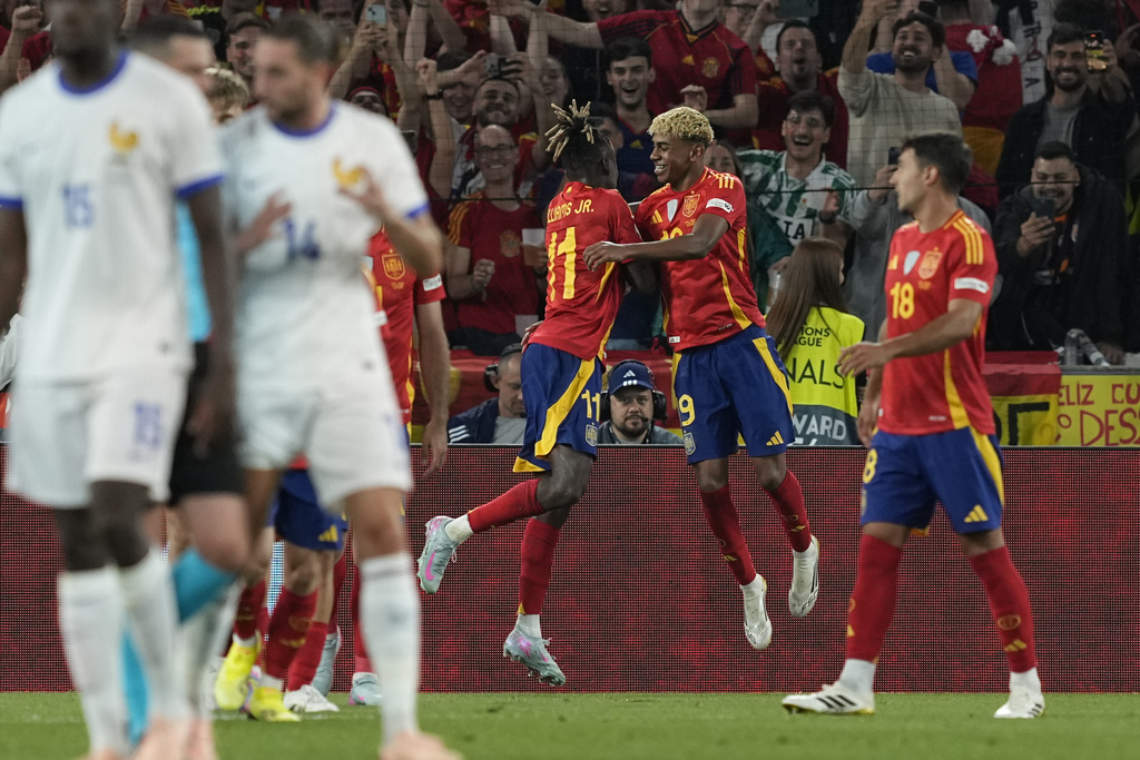 “Furia e Kuqe” shuan këngën e “Gjelave”, Spanja në finale pas nëntë golave