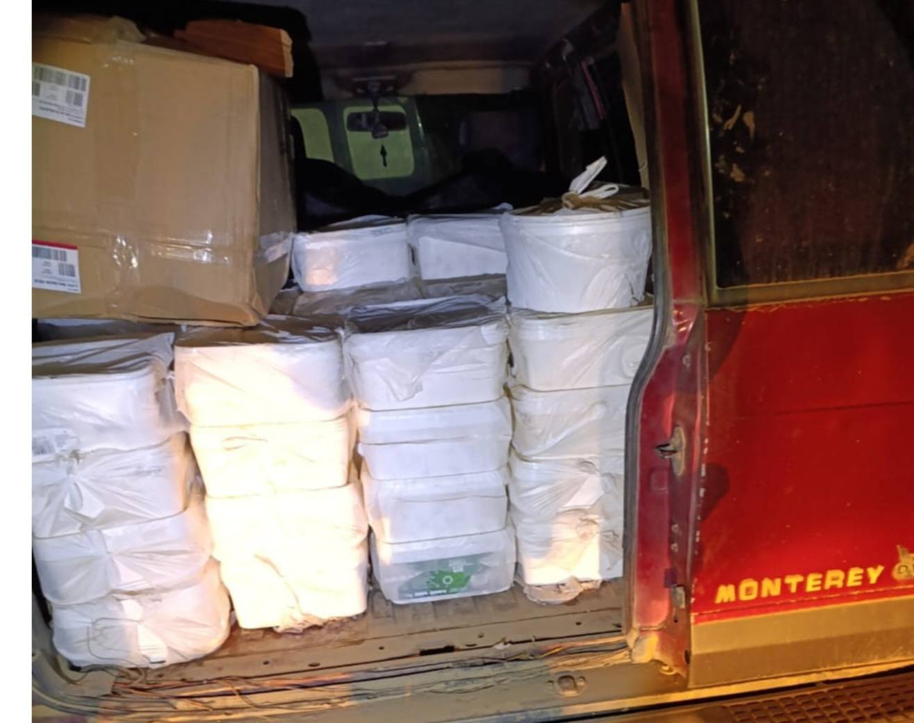 Transportonin mallra në mënyrë të paligjshme, policia ndalon tri automjete në veri (FOTO)