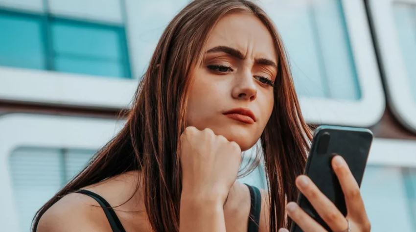 TikTok bllokon kërkimet për hashtagun 'skinnytok'