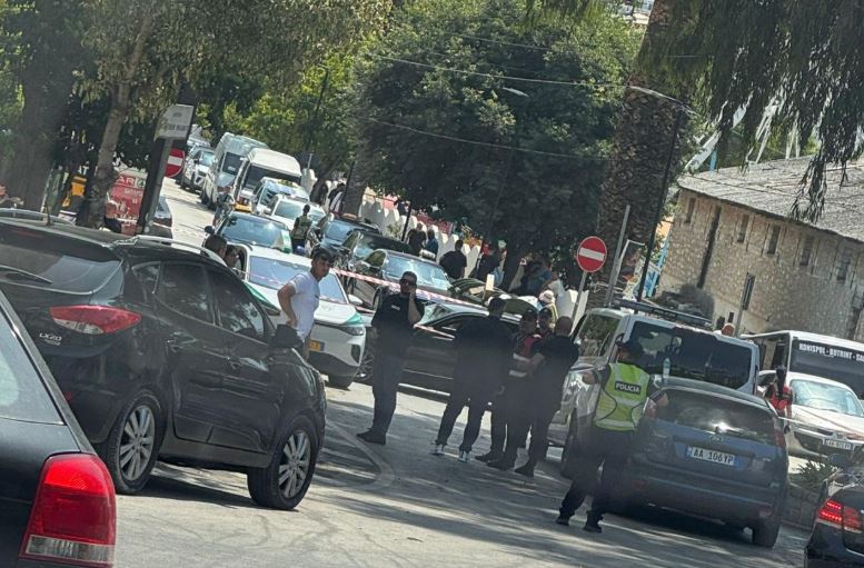 Plagoset me thikë një 21-vjeçar në Sarandë