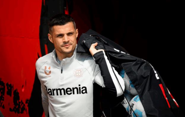 A po largohet Xhaka nga Leverkuseni? 