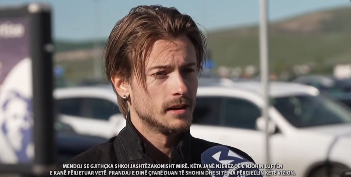 Aktori i “Vikings” vjen në Kosovë për të xhiruar film (VIDEO)