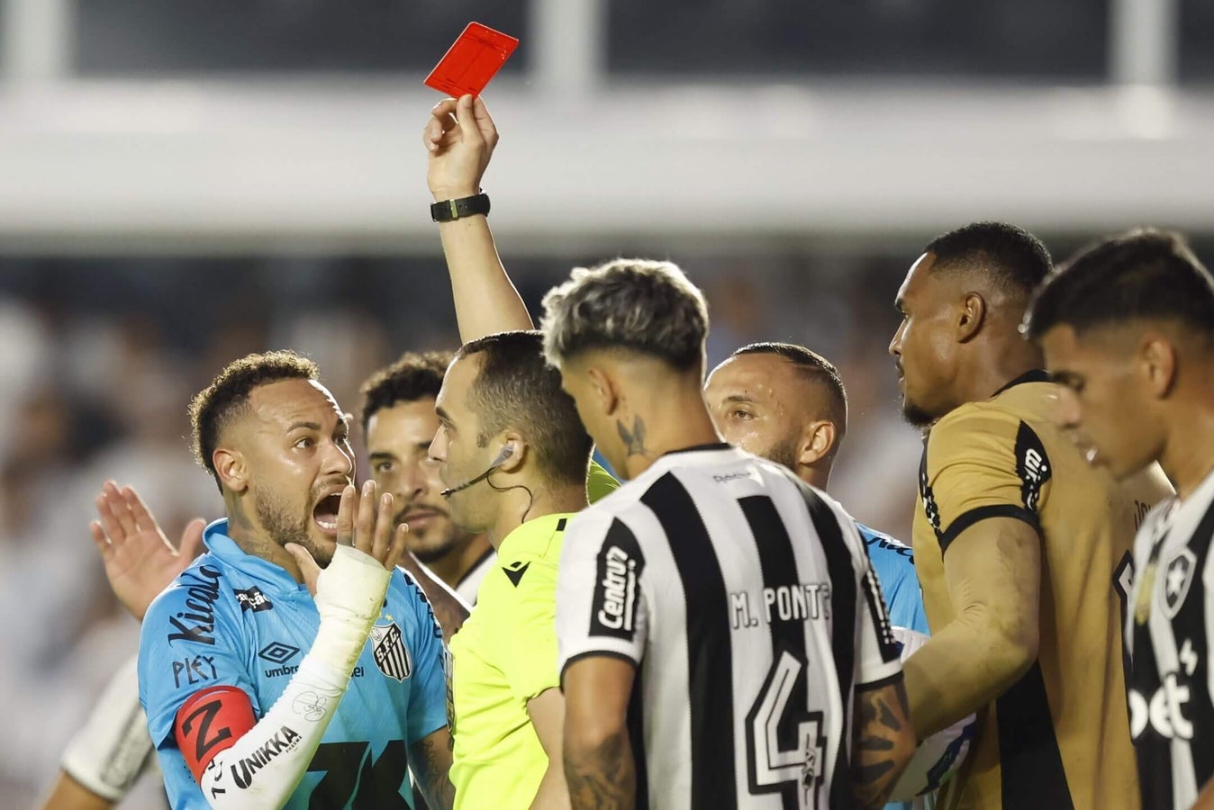 Neymar kërkon falje për kartonin e kuq në ndeshjen kundër Botafogos