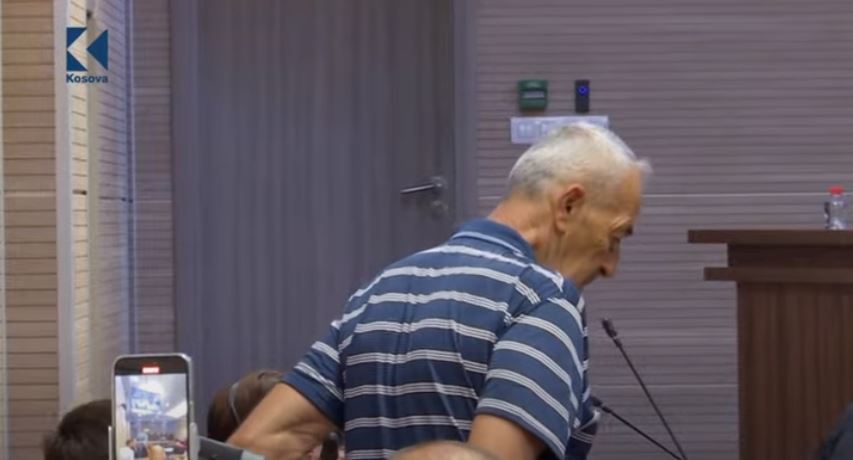 Babai i Liridonës largohet nga salla e gjyqit (VIDEO)