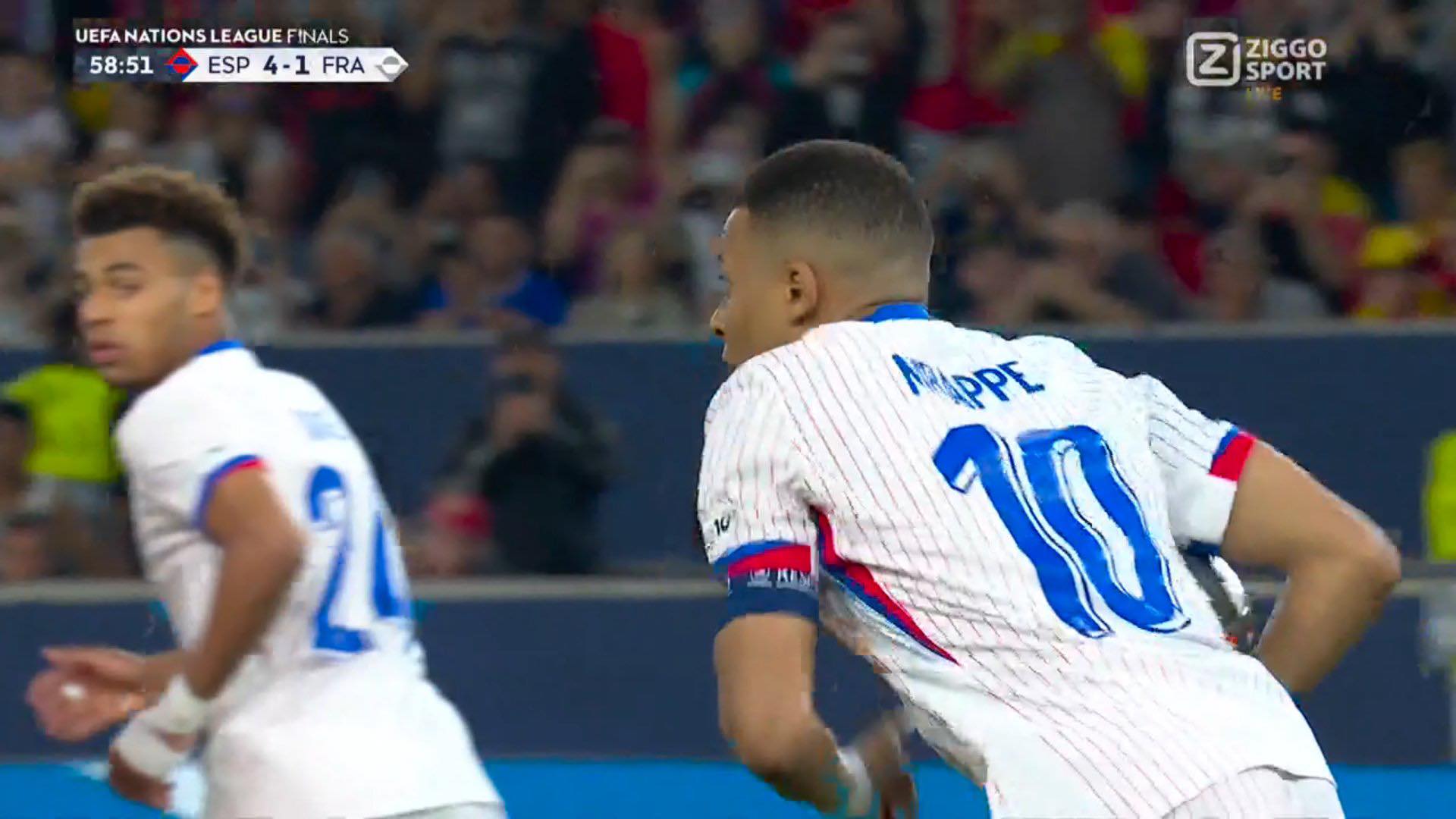Franca tregon se është në lojë, Mbappe shënon nga penalltia