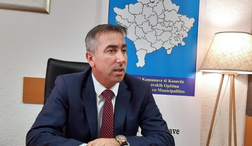 Komunat çojnë në Kushtetuese rregulloren e Qeverisë për shërbimin civil