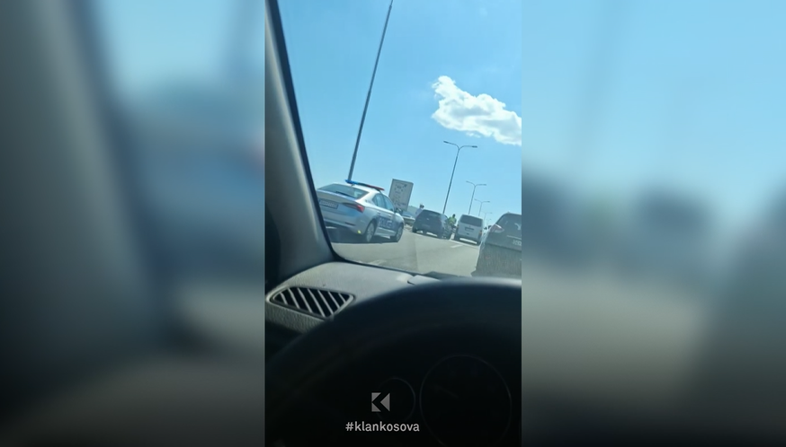 Aksidentohen dy vetura mbi Urën e Hencit në Fushë Kosovë