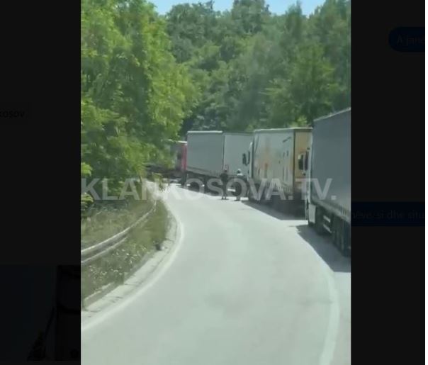 Mbi 5 kilometra kolonë në hyrje të Merdarës