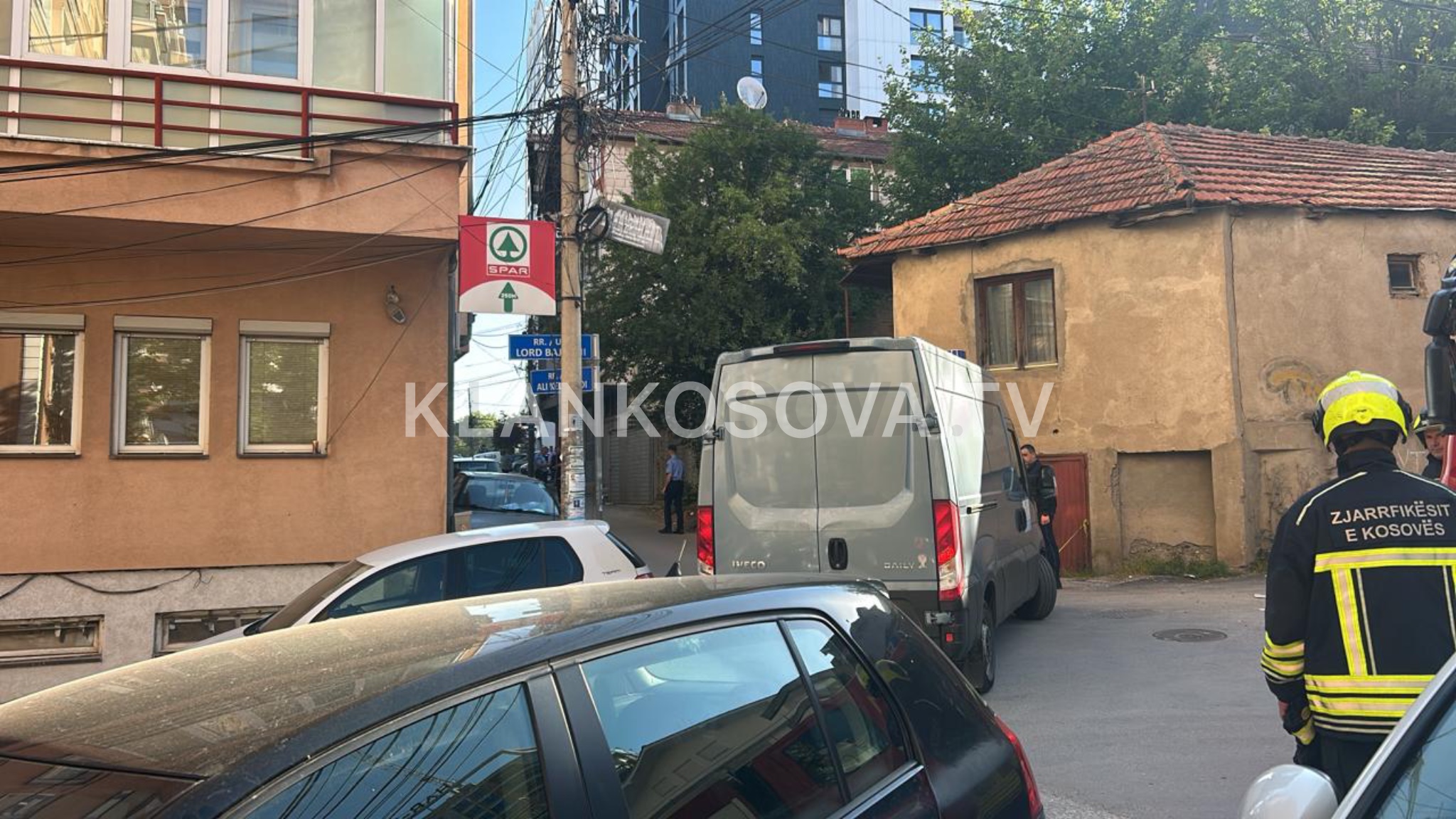 Pamje nga vendi i ngjarjes, ku dyshohet se vdiq tragjikisht i moshuari në Prishtinë (FOTO)