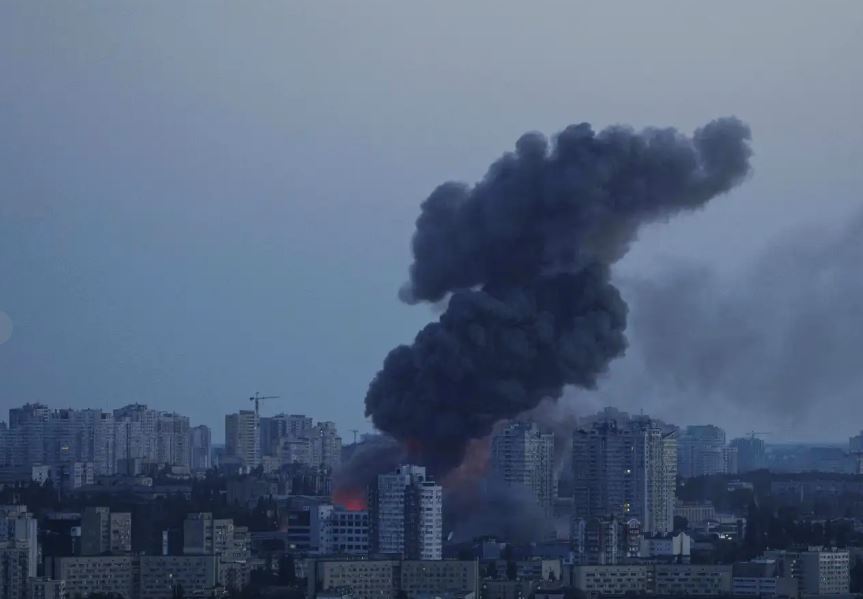 Katër të vrarë në Kiev pas një sulmi rus me raketa dhe dronë në të gjithë Ukrainën