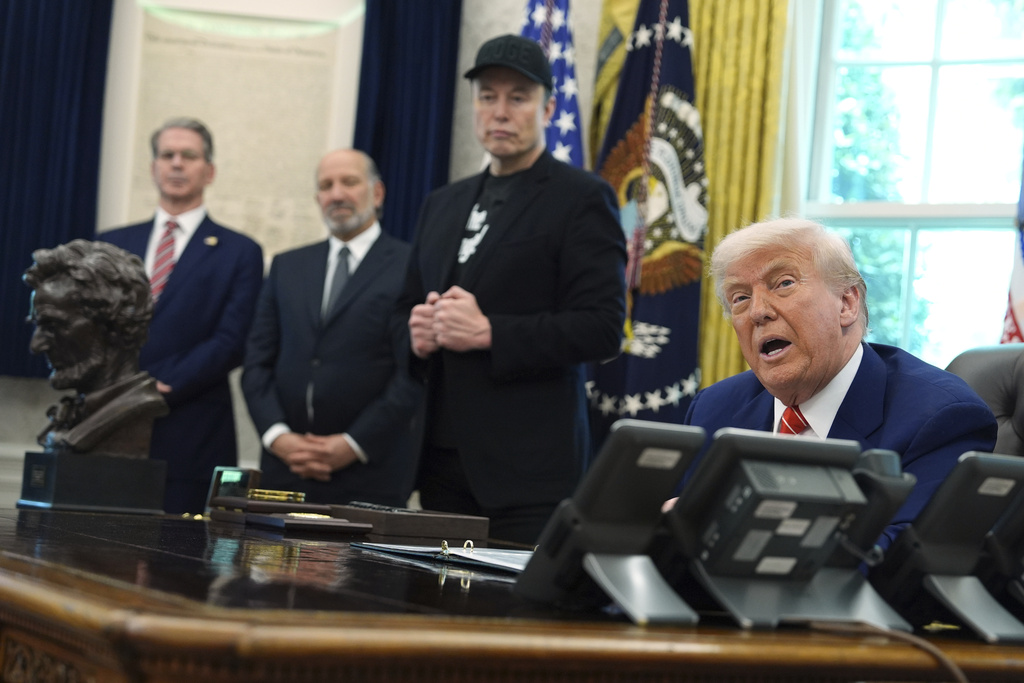 Përshkallëzohet përplasja online Trump-Musk