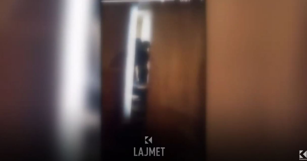 Ridënimi për ish-mësuesin: Për puthjen ndaj nxënëses do të rrijë në burg mbi 3 vjet, jo 15 (VIDEO)
