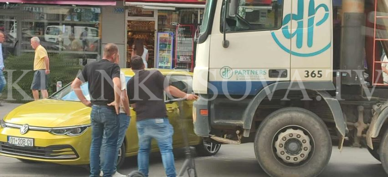 Sërish aksident mes një veture dhe kamioni në Prishtinë