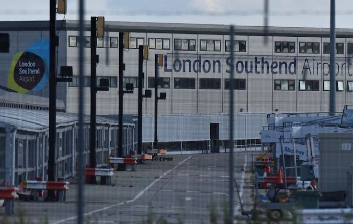 Rrëzohet një aeroplan i vogël në Londër, katër të vdekur