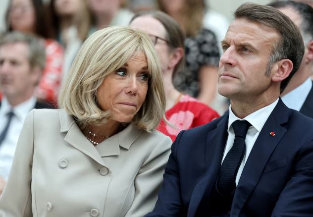 Macron padit influenceren që kishte pretenduar se Zonja e Parë e Francës ka lindur mashkull