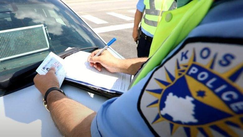 Gjobiten dy shoferë në Ferizaj, drejtonin veturat me shpejtësi në zonën 50 km/h