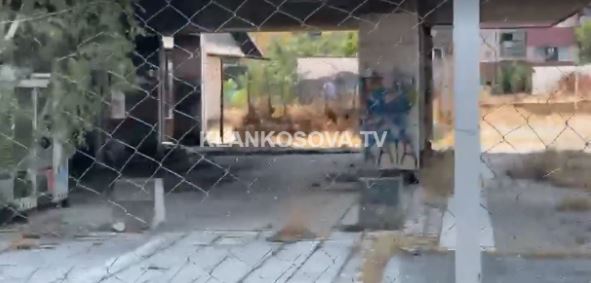 Dyshohet se një person ra nga kati i 13-të i "Grandit" në Prishtinë (VIDEO)