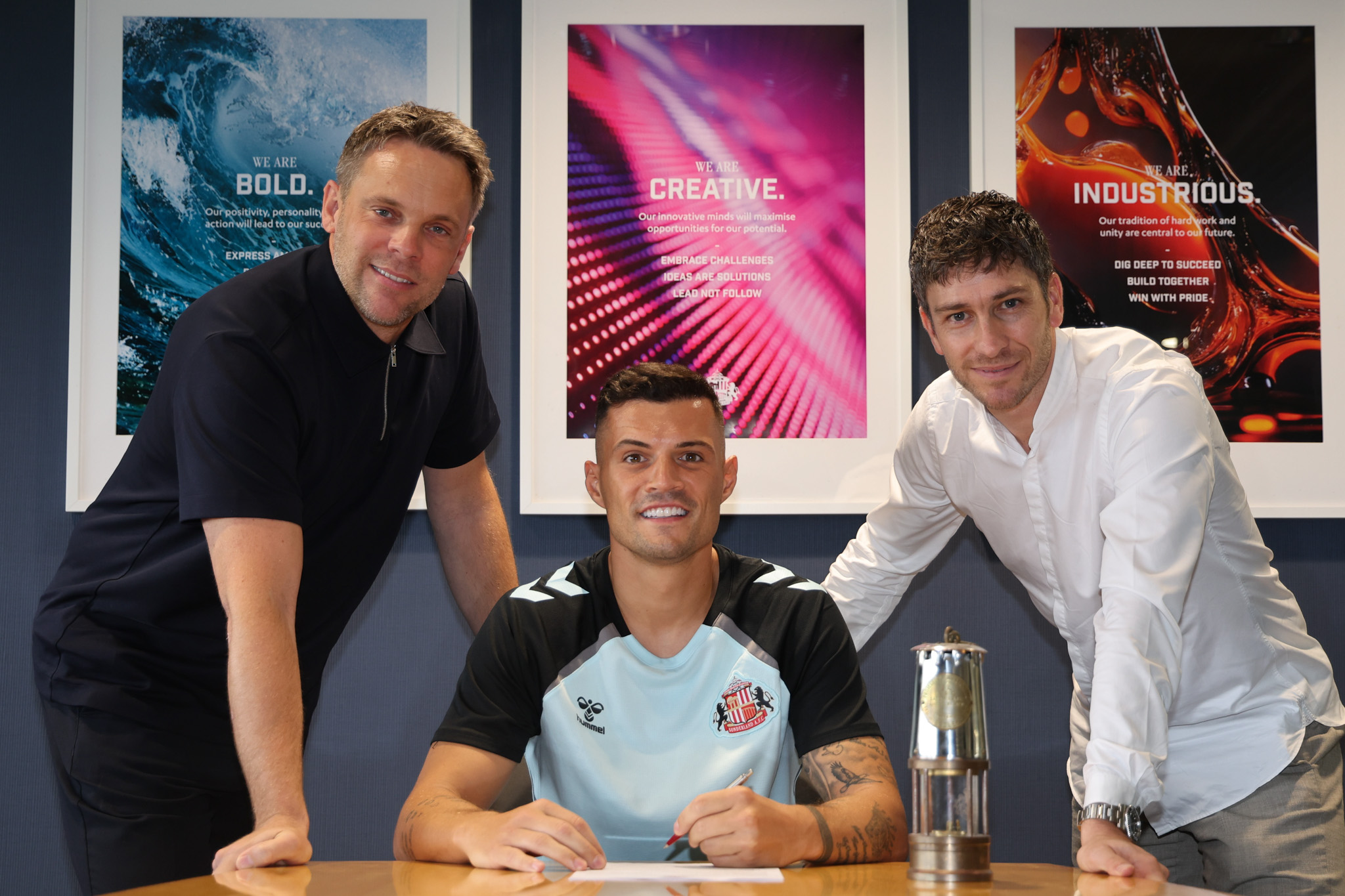 Xhaka i entuziazmuar për transferimin në Sunderland: Jam krenar që jam këtu