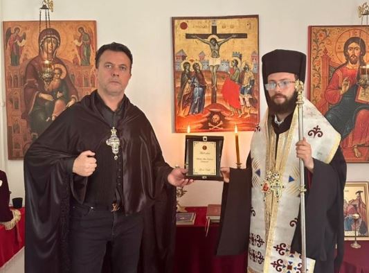 “Kisha Ortodokse nderon njerëzit që ndihmojnë”, Laert Vasili pranon titull fetar në Kosovë