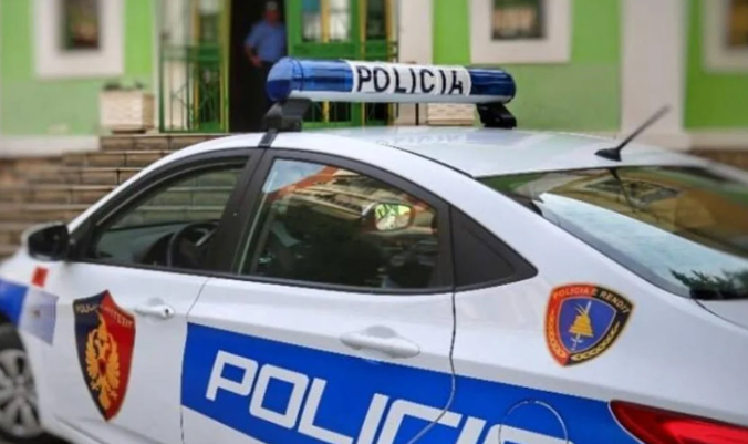Një 50-vjeçar gjendet pa shenja jete brenda automjetit në Shkodër