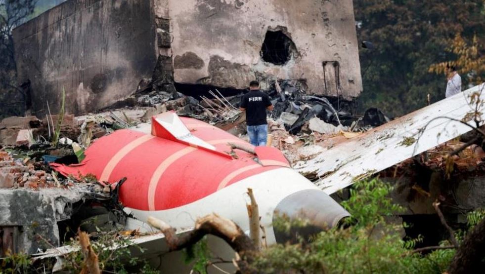 Publikohet raporti i rrëzimit të avionit Air India- tregon se çfarë ka ndodhur, por jo arsyen