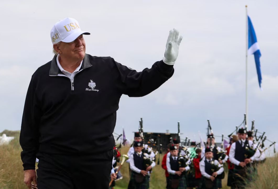Trumpi hap fushën e golfit në Skoci, kthehet në shtëpi me sytë kah Lindja e Mesme