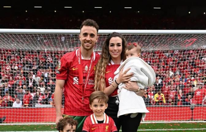 Gruaja e Diogo Jotas bën postimin e parë në rrjetet sociale që prej vdekjes tragjike të futbollistit