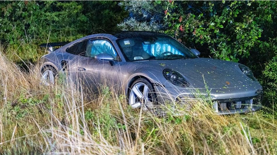 Porsche luksoze 270 mijë euroshe rrokulliset për shkak të shpejtësisë, shpëton familja