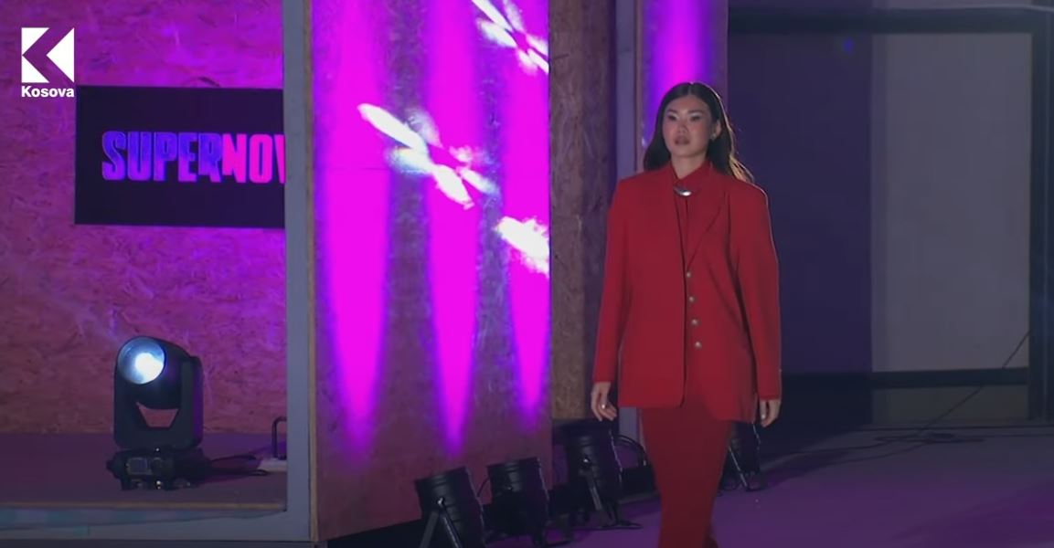 Vajzat vishen si burra, mesazhi i fortë i "Supernovës" (VIDEO)