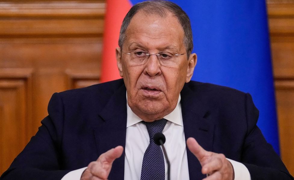 Lavrov: Rusia e gatshme për takimin Putin-Zelensky kur agjenda është gati