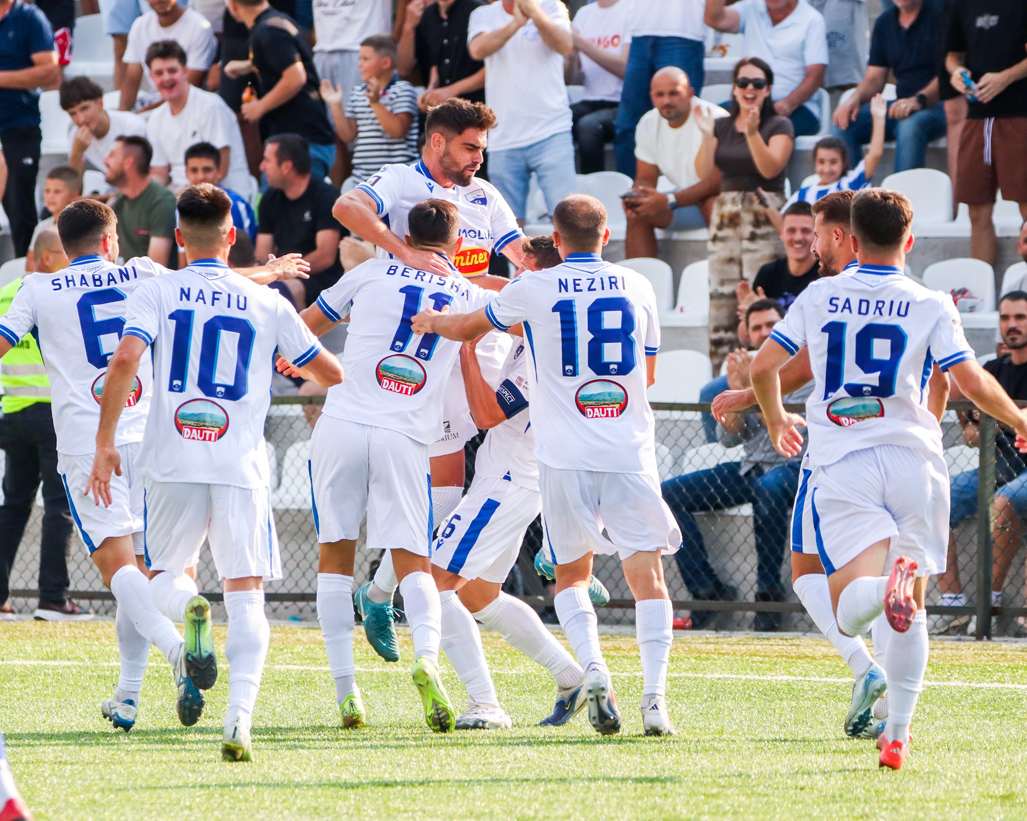 Pjesët e para të Superligës: Gjilani po e mposht Prishtinën – Ferizaj e Ballkani po luajnë baras
