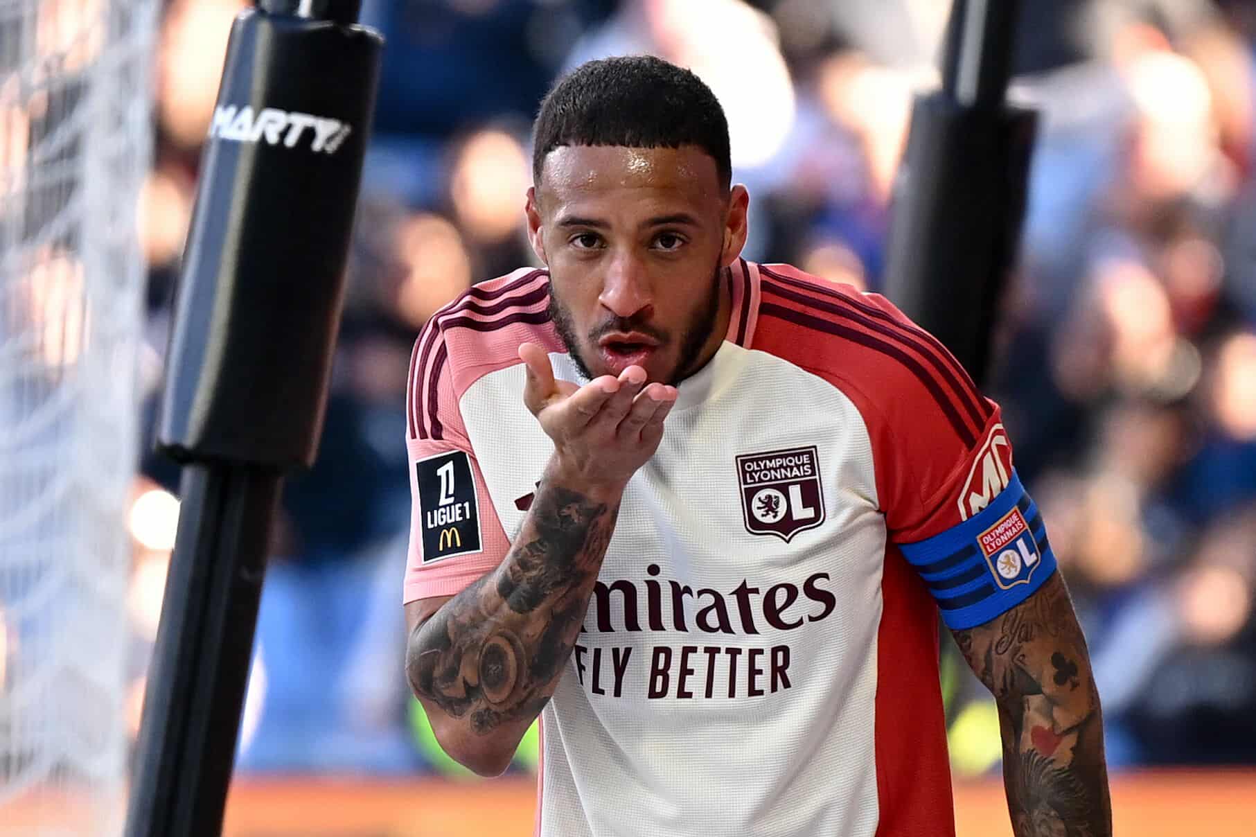 Ylli francez Tolisso fton tifozet ta ndjekin futbollin francez ne Artmotion (VIDEO)