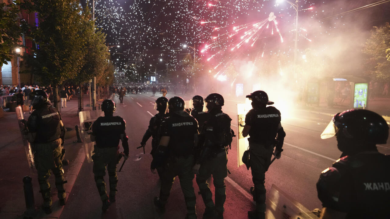 Zemërimi kundër Vuçiq s’ndalon, edhe sonte protesta e revoltë në mbarë Serbinë: Lufta vazhdon!