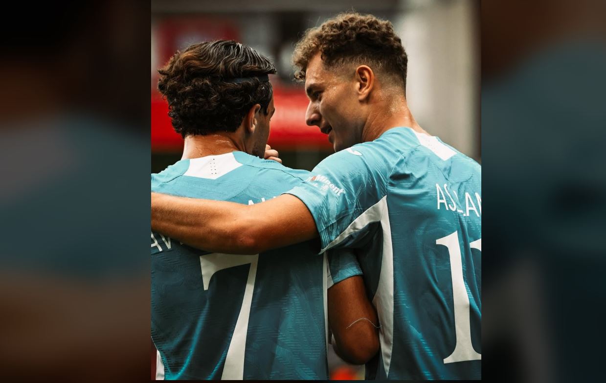 Po kërkohet nga Zvicra e Kosova, Asllani poston fotografi me Avdullahun