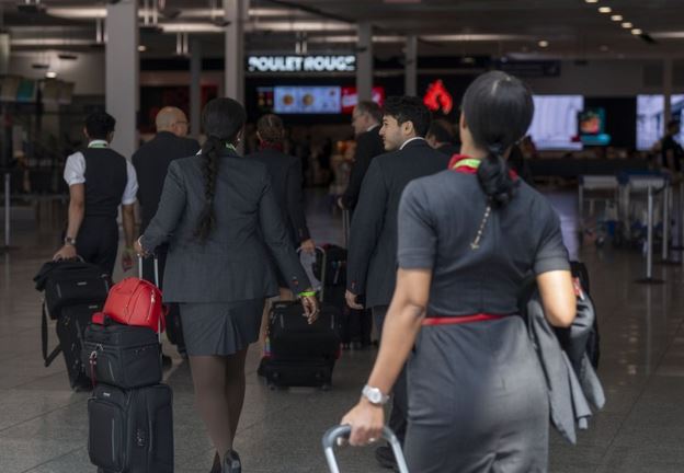 10 mijë punëtorë avionësh të Air Canada-s në grevë, anulohen qindra fluturime