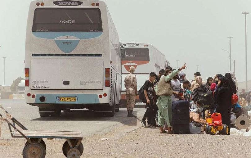 Dhjetëra afganë të dëbuar nga Irani humbën jetën në aksidentin me autobus