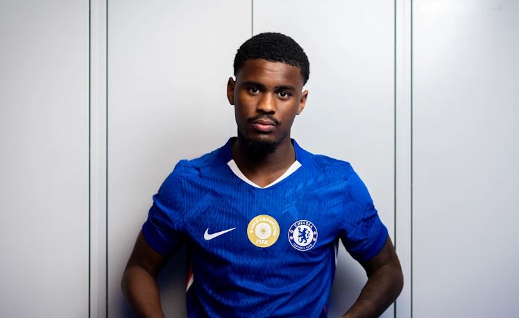 Chelsea 49 transferime për katër vjet,  Liverpoolit iu deshën 10 vjet e Unitedit 11 për këtë numër