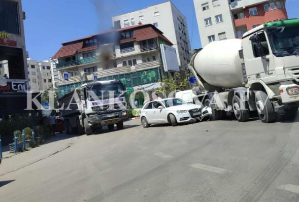 Aksident te rrethi i Fushë Kosovës, të përfshira së paku dy automjete
