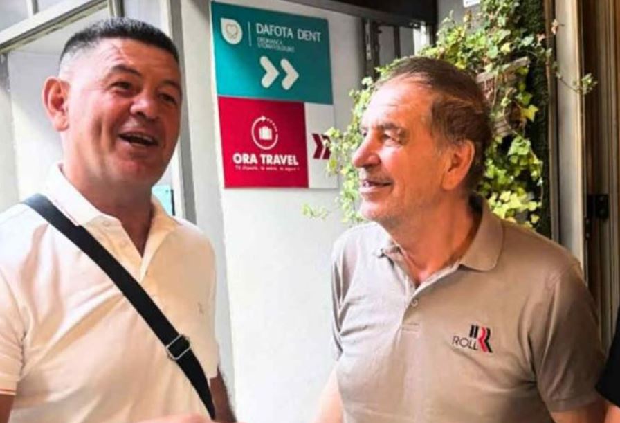 Buzëqeshje e shtrëngim duarsh: Takohen dy legjendat e boksit shqiptar