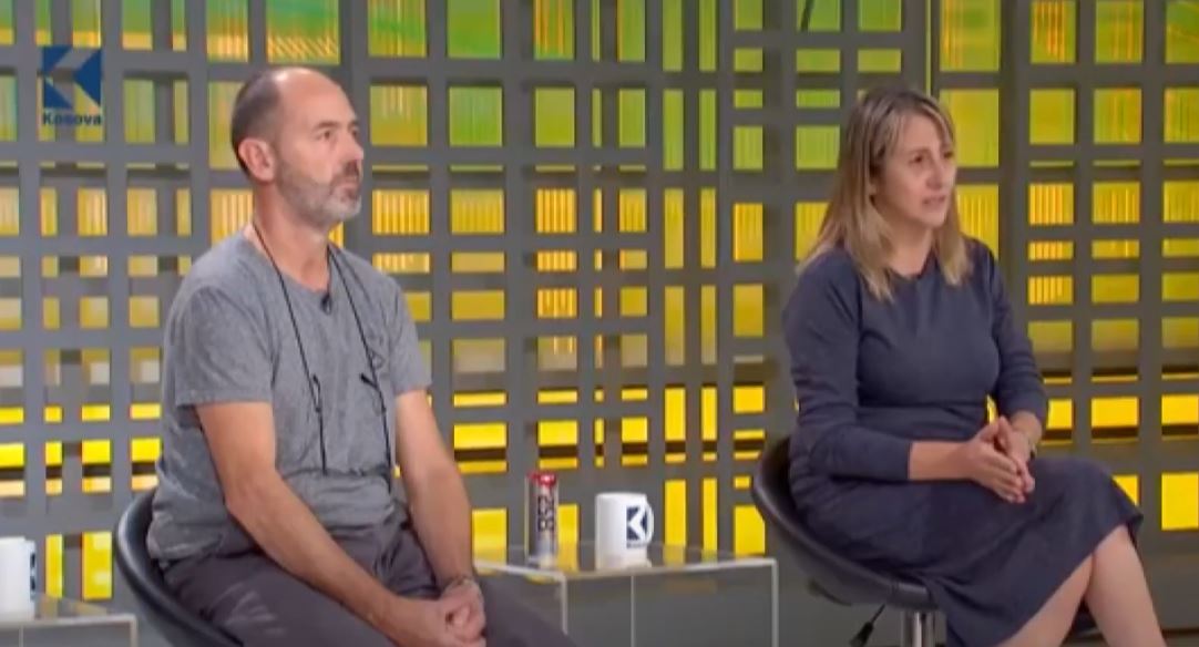 “Asnjë grua të mos vritet në krahët e atij që thonë se e duan”, prindërit e Maria Claras kërkojnë drejtësi (VIDEO)