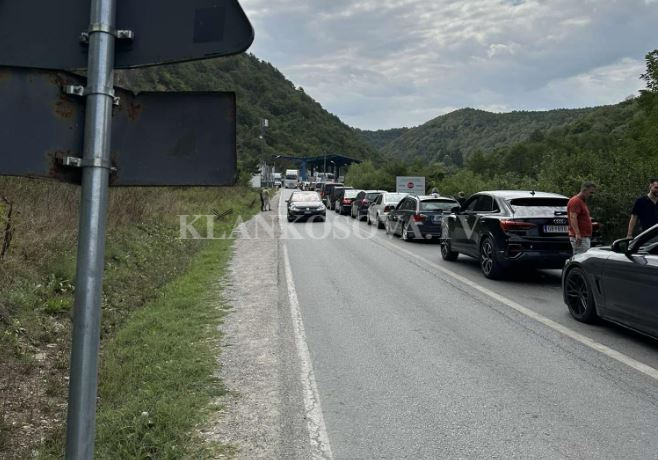 Mërgimtarët ia mësyjnë Kosovës, pritjet në Jarinje deri në 2 orë