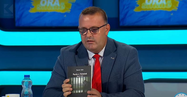 Autori i pesë librave Florent Selca, flet për shkrimet e tij (VIDEO)