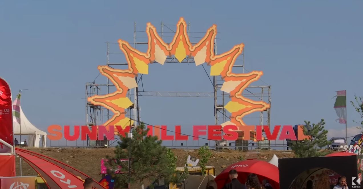 Festivali ekstravagant: Kosova yll global 3 ditë, falë Sunny Hill (VIDEO)