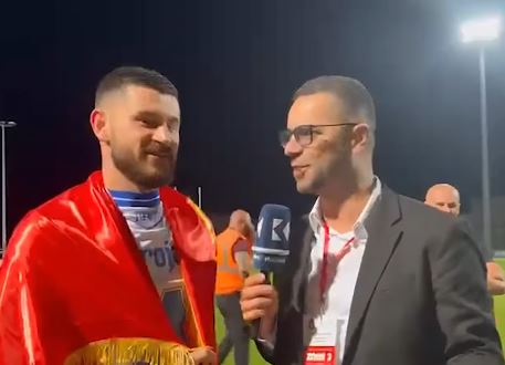 Manaj me flamurin e UÇK-së në krah: I lumtur që ia arritëm qëllimit që e kishim nga fillimi