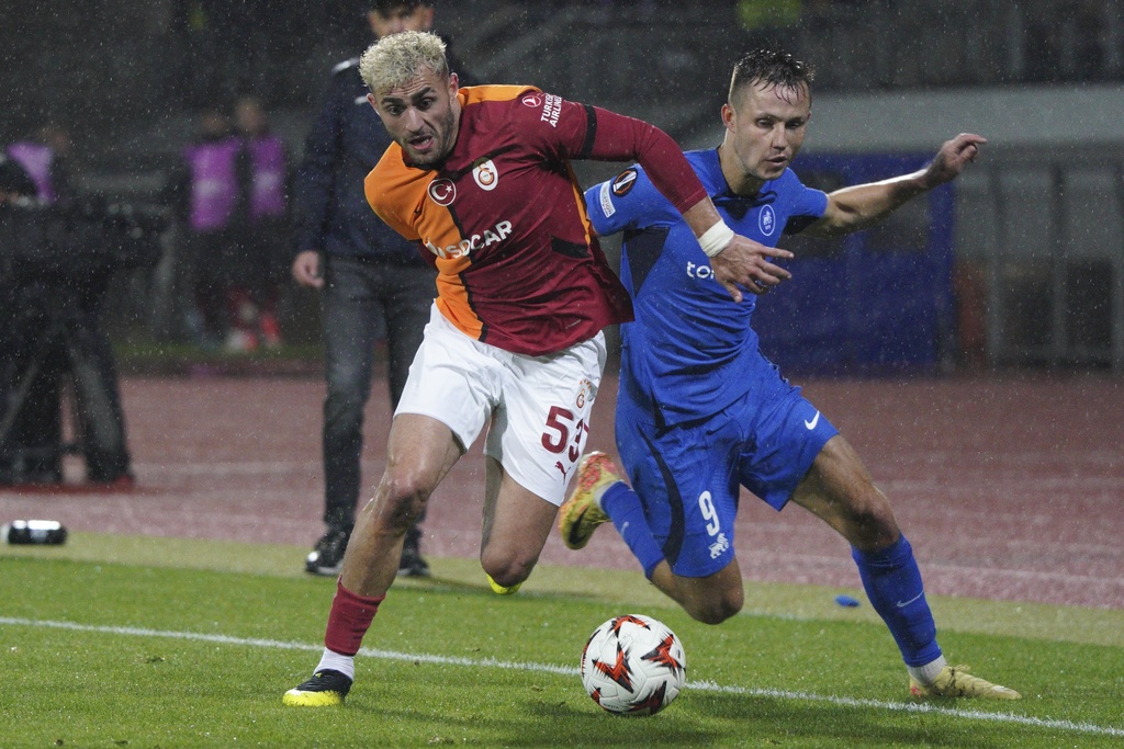 Një prej lojtarëve më të mirë turq, kërkon largimin nga Galatasaray