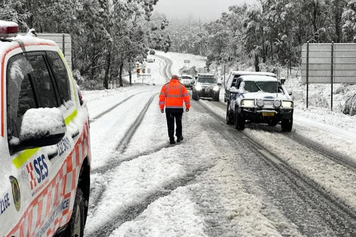 Disa qytete australiane mbulohen me borë deri në 40cm – s’kishte ndodhur qe 50 vjet (FOTO)