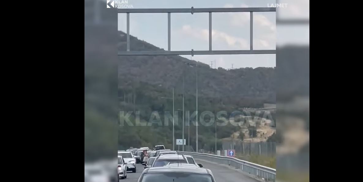 Kolona të gjata nga Maqedonia e Veriut për të hyrë në Kosovë (VIDEO)