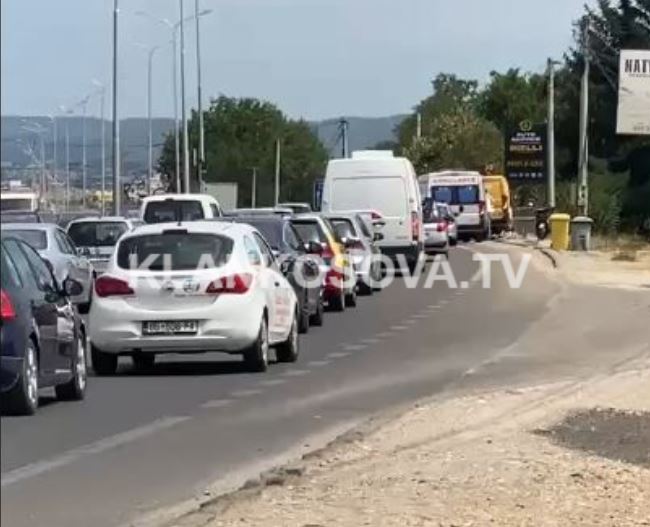 Aksident në Miradi të Fushë-Kosovës, në vendngjarje edhe ambulanca